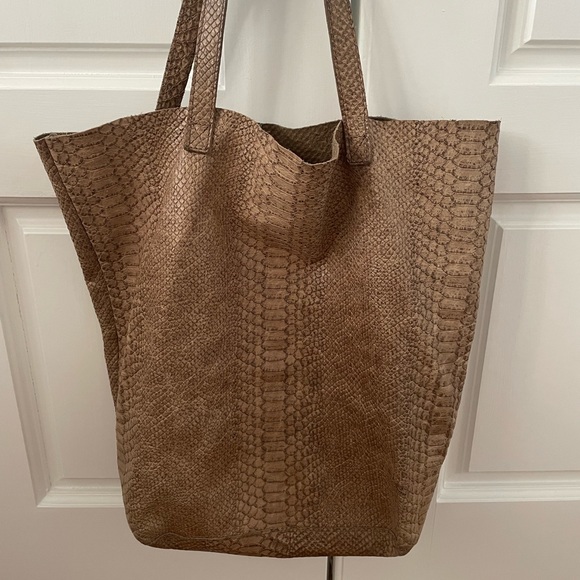 Monserat De Lucca Handbags - Monserat de Lucca large snakeskin tote bag